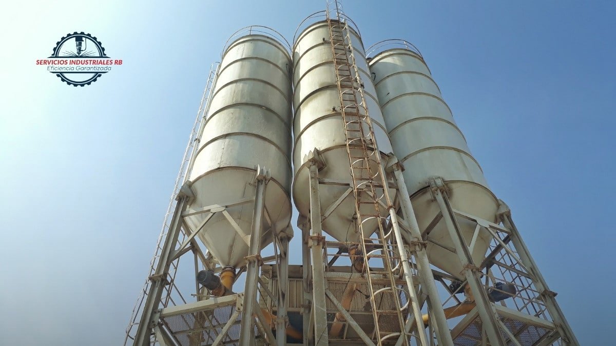 Mantenimiento de plantas de concreto y silos de cemento